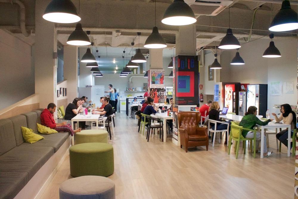 Hola Hostal Eixample Barcelona Eksteriør bilde