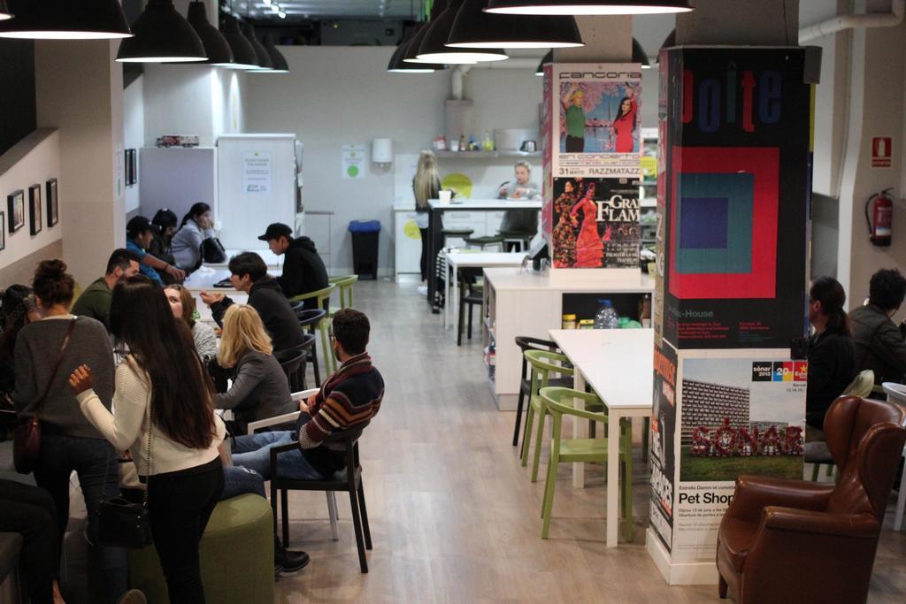 Hola Hostal Eixample Barcelona Eksteriør bilde